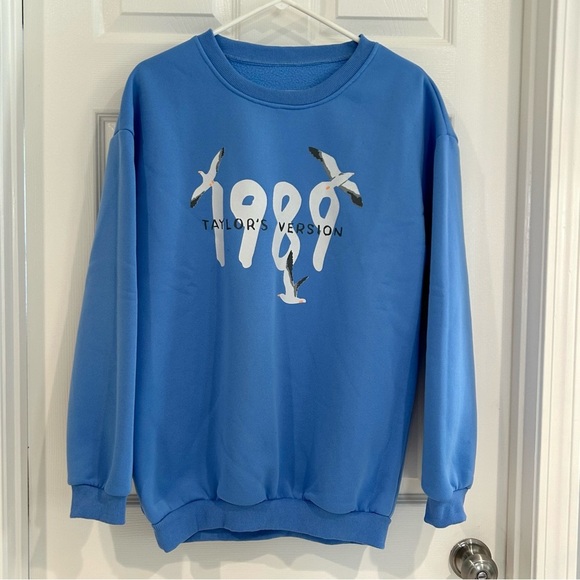 Taylor Swift 1989 Taylor's Version Blue Crew Neck Long Sleeve Sweatshirt Sz L - Picture 1 of 9